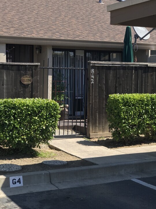 842 Villa Ter in Brentwood, CA - Building Photo