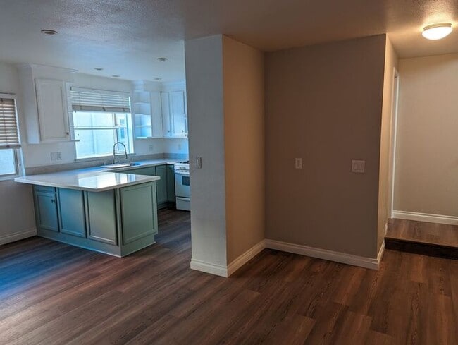 17942 River Cir in Santa Clarita, CA - Foto de edificio - Building Photo