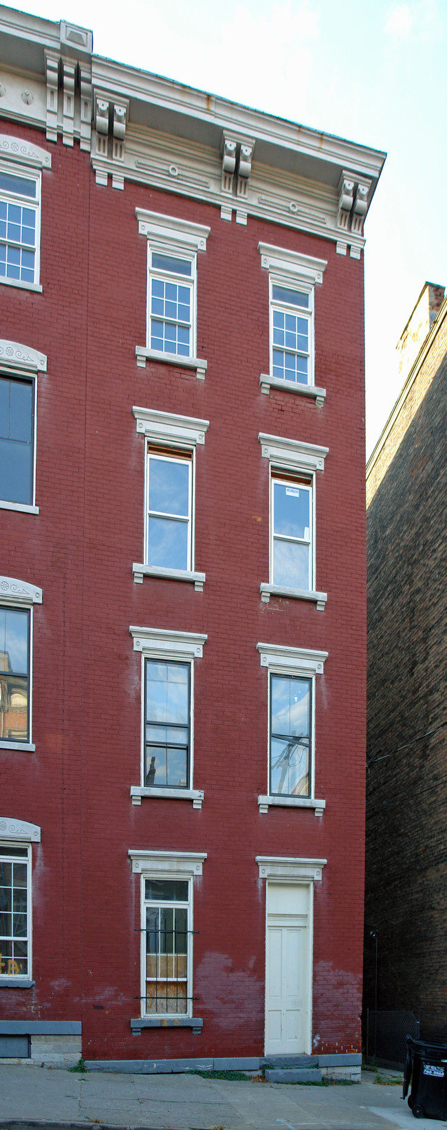 529 E Thirteenth St in Cincinnati, OH - Foto de edificio - Building Photo