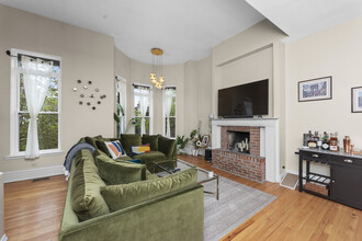 2050 N Bissell St, Unit 2 in Chicago, IL - Building Photo - Building Photo