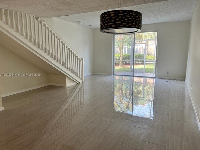 1597 Barcelona Way in Weston, FL - Building Photo - Building Photo