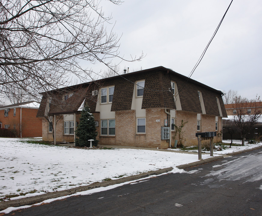 1990 Mathews Rd in Youngstown, OH - Foto de edificio