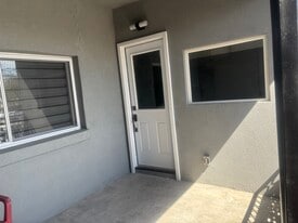 226 Kenilworth Av N, Unit Unit2 in Hamilton, ON - Building Photo