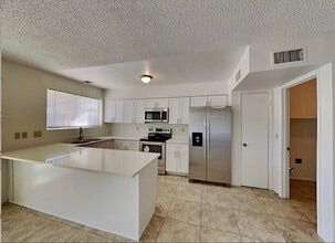 376 Stone Fly Rd in North Las Vegas, NV - Building Photo - Building Photo