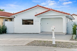 2776 W 71st Pl in Hialeah, FL - Building Photo - Building Photo