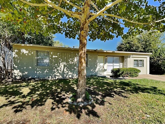 property at 2925 Caribbean Dr