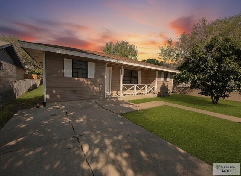 513 E Monroe Ave, Unit 1-127 in Harlingen, TX - Building Photo