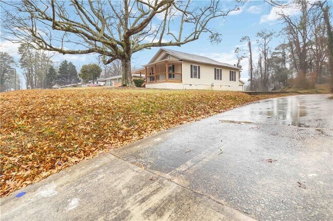 2141 Fairburn Rd SW in Atlanta, GA - Building Photo - Building Photo