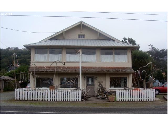 480 S Highway 101 in Rockaway Beach, OR - Foto de edificio
