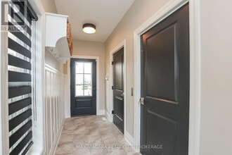 4 Aberdeen Ln S in Niagara-On-The-Lake, ON - Building Photo - Building Photo