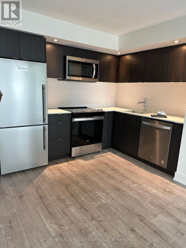 10 Eva Rd in Toronto, ON - Building Photo - Building Photo