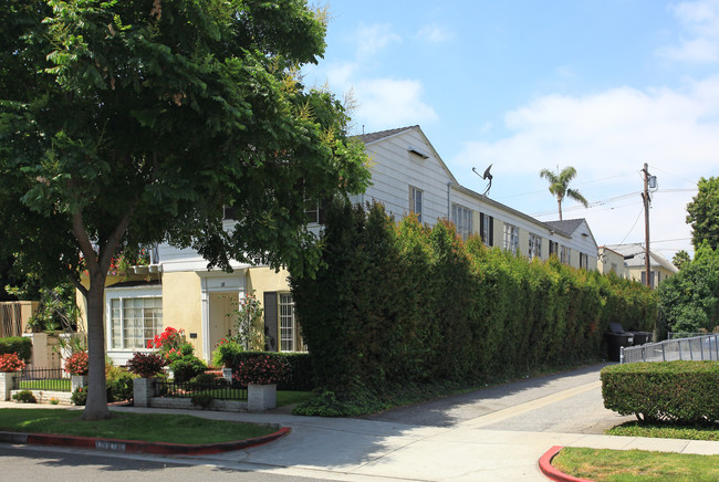 137 Camden Dr in Beverly Hills, CA - Building Photo - Building Photo