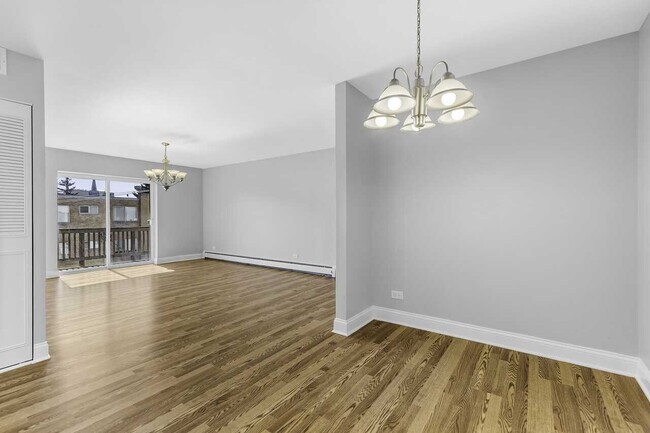 8232 Niles Center Rd, Unit # 304 in Skokie, IL - Foto de edificio - Building Photo