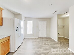 695 Cross Wind Dr in Greenwood, IN - Foto de edificio - Building Photo