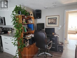 20 Hetherington St in St Catharines, ON - Building Photo - Building Photo