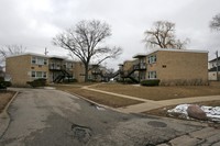 1102 W Hawthorne St in Arlington Heights, IL - Foto de edificio - Building Photo