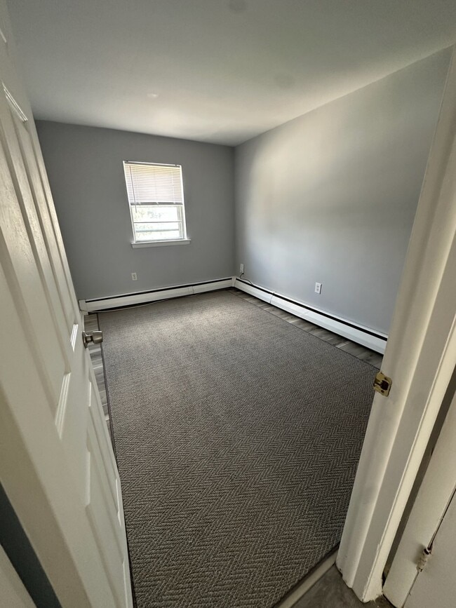 3720 Berry Ave, Unit Apartment in Drexel Hill, PA - Foto de edificio - Building Photo
