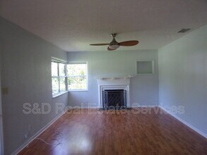 826 Hollingsworth Rd in Lakeland, FL - Foto de edificio - Building Photo