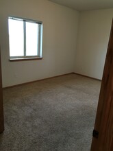 130 Oakridge Ave, Unit 5 in Hills, IA - Building Photo - Building Photo
