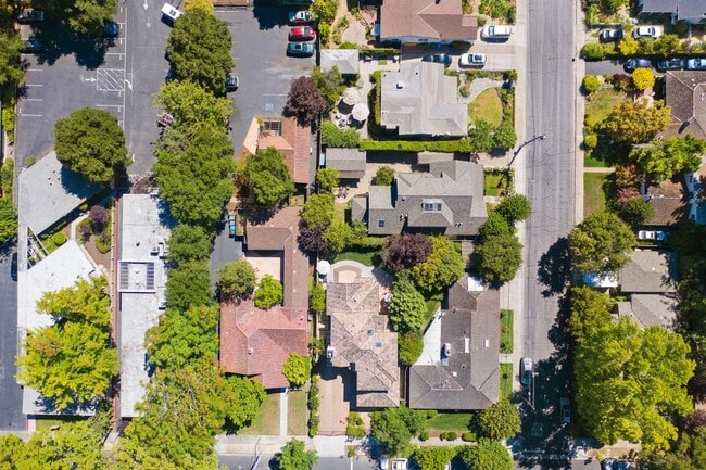 1201 University Dr in Menlo Park, CA - Building Photo - Building Photo