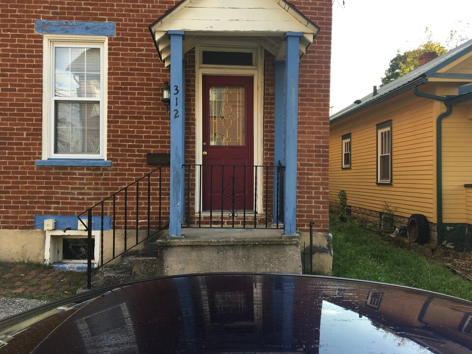 312 Wayne St, Unit 312 Wayne Street in Hollidaysburg, PA - Building Photo