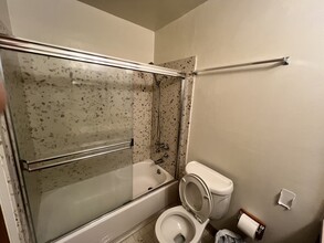 North Berkeley, Spacious 2 BR 1 BA in Berkeley, CA - Building Photo - Building Photo