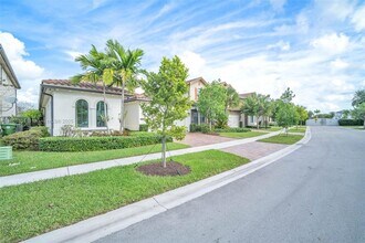 1291 SW 113th Way in Pembroke Pines, FL - Building Photo - Building Photo