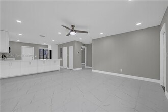 303 NW 7th St in Hallandale Beach, FL - Building Photo - Building Photo