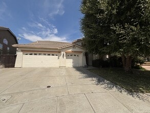 2001 Dayton Ave in Modesto, CA - Building Photo - Building Photo