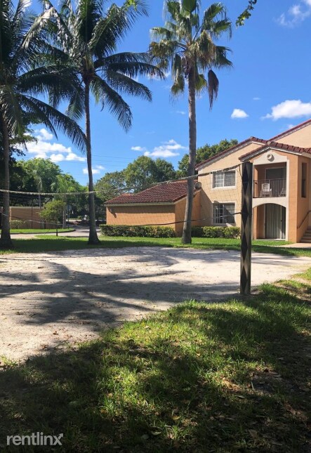 2051 Renaissance Blvd in Miramar, FL - Building Photo - Building Photo