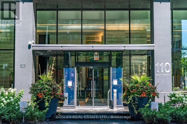 110-3110 Charles St E in Toronto, ON - Building Photo - Building Photo