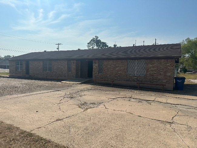 125 W Monroe St in Kountze, TX - Building Photo - Building Photo
