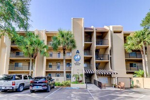 90 S Highland Ave in Tarpon Springs, FL - Building Photo