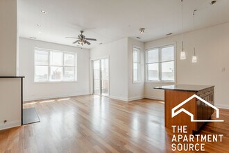 1354 W Augusta Blvd, Unit 3 in Chicago, IL - Building Photo - Building Photo