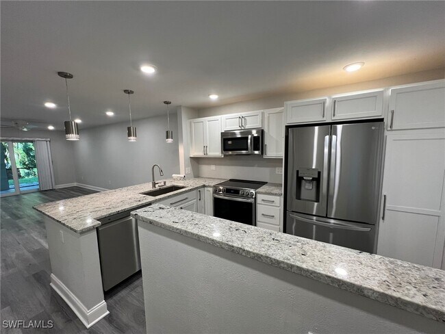9831 Alabama St in Bonita Springs, FL - Foto de edificio - Building Photo