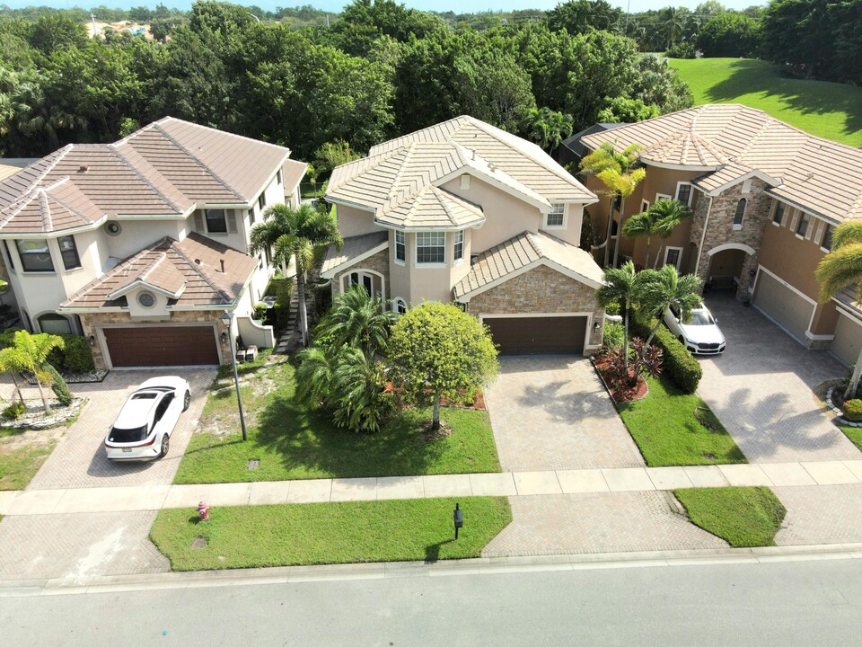 3580 Birague Dr in Wellington, FL - Building Photo