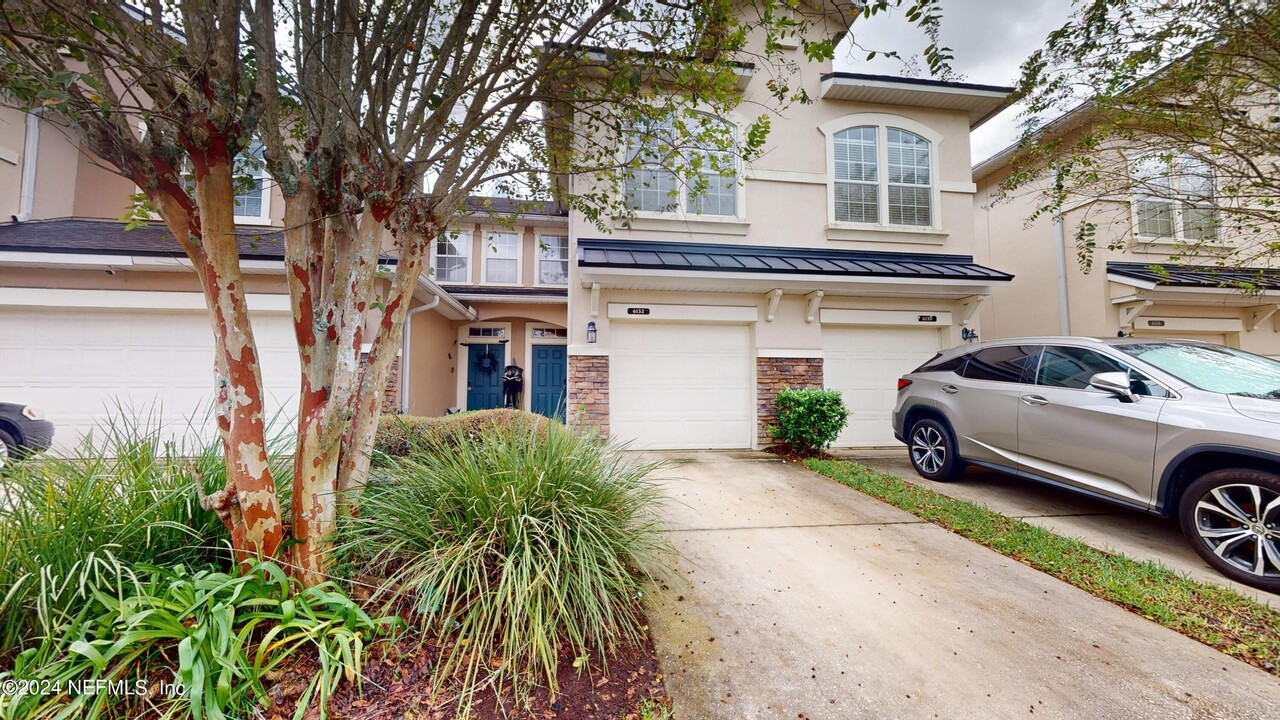 6132 Bartram Village Dr in Jacksonville, FL - Building Photo