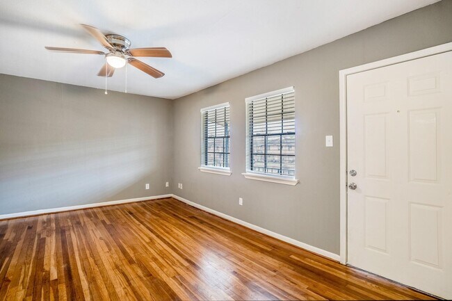 4720 Delano St in Houston, TX - Foto de edificio - Building Photo