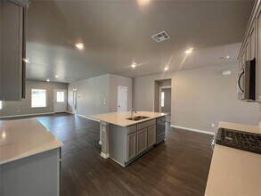 2745 Dennis Dr in Yukon, OK - Building Photo - Building Photo