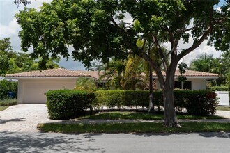 2841 NW 10th Ave in Wilton Manors, FL - Building Photo - Building Photo