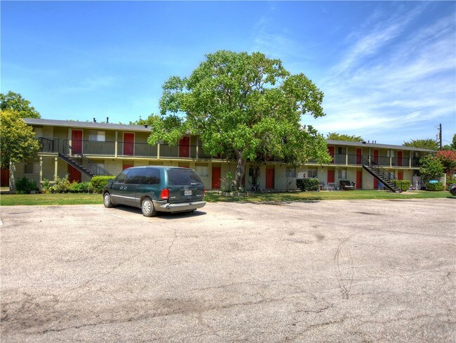 806 E 13th St-Unit -205 in Georgetown, TX - Foto de edificio - Building Photo