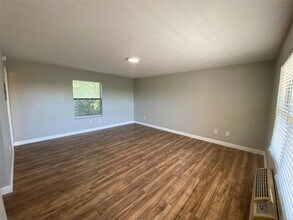 701 W Sycamore St, Unit 209 in Denton, TX - Building Photo - Building Photo