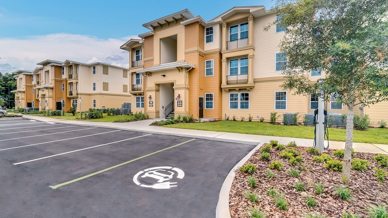 Wildwood Preserve Apartment Homes in Wildwood, FL - Building Photo