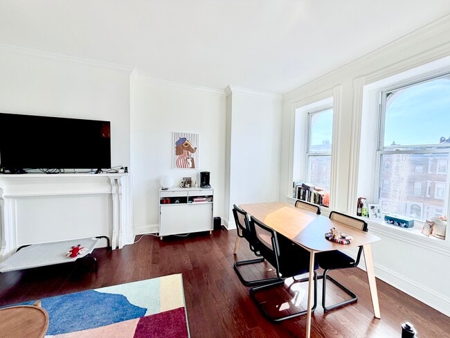 2700 Saint Paul St, Unit 3 in Baltimore, MD - Foto de edificio - Building Photo