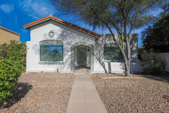 property at 2615 E 6th St