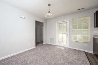 Northampton Village Apartments in Indianapolis, IN - Foto de edificio - Interior Photo