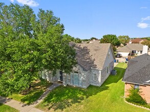 2802 Briarbrook Ln in Garland, TX - Building Photo - Building Photo