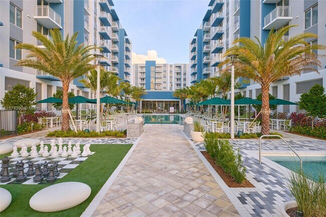 3055 W 16th Ave-Unit -2-710 in Hialeah, FL - Building Photo - Building Photo