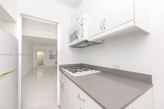 6944 Byron Ave in Miami Beach, FL - Foto de edificio - Building Photo