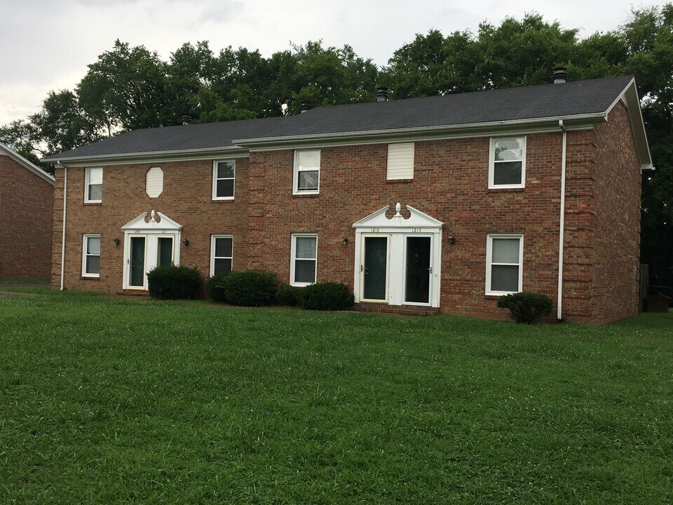 1215 Wenlon Drive in Murfreesboro, TN - Building Photo
